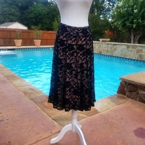 Travel Smith Lace Skirt